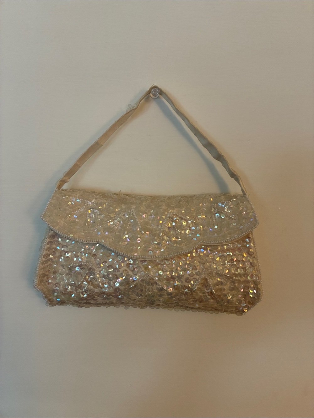 Beautiful true Vintage small Hato Hasi sequin handbag/clutch with beading.